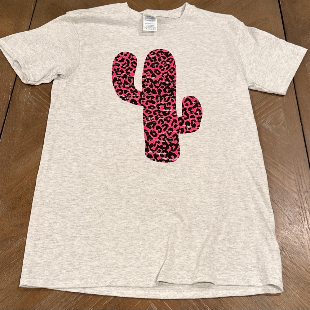 Leopard Cactus Graphic T-Shirt Women’s Size Small Pink Black Western Casual Tee